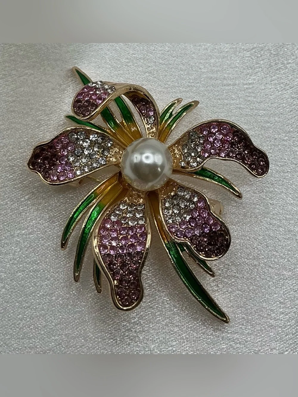 PINK AND GREEN ENAMEL RHINESTONE FLOWER BROOCH WITH FAUX PEARL CENTER NWOT